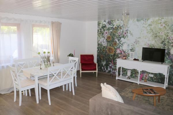 Na foto é possível ver o objeto Soutterain - Wohnung mit Senkgarten localizado na cidade de Weingarten.