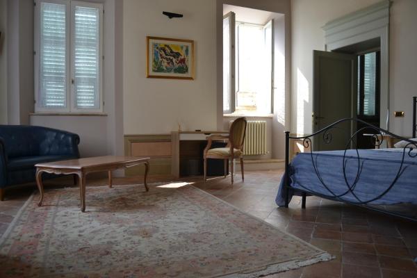 På billedet ses objektet Palazzo Roberti beliggende i byen Monte San Giusto.
