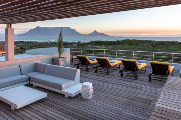 The photo shows the Bliss Boutique Hotel located in the city of Cape Town.