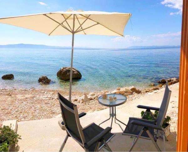 På billedet ses objektet Apartment Marina beliggende i byen Drašnice.