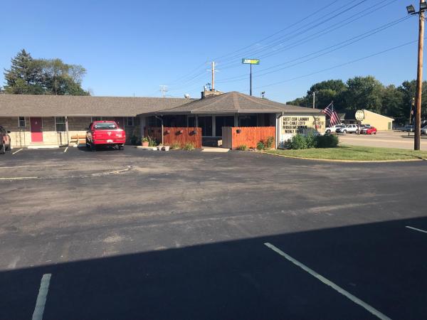 A la foto es mostra l'objecte Cooper Motel Tuscola situat a la ciutat de Arcola.
