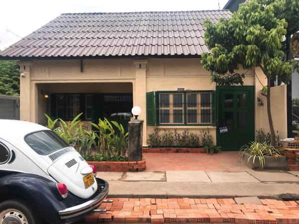 På billedet ses objektet Barn1920s Hostel beliggende i byen Vientiane.