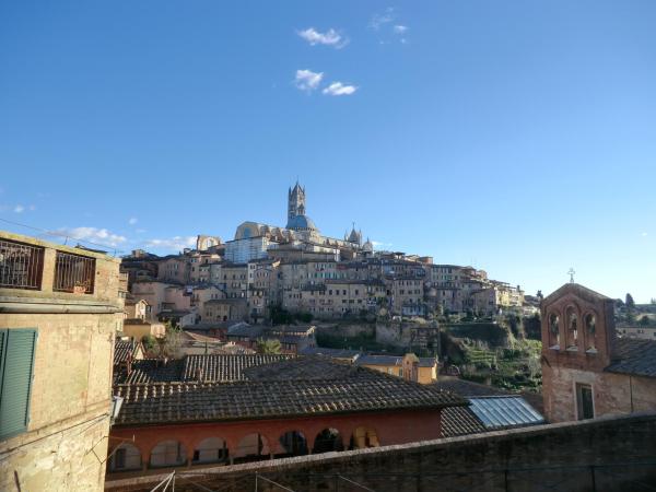 På billedet ses objektet Casa Iolanda beliggende i byen Siena.