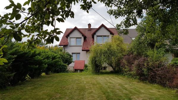 Kuvassa näkyy kohde Guzikowa Chata, joka sijaitsee kaupungissa Raciechowice.