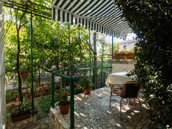 Cozy Studio With Private Terrace Barac - Jadranovo