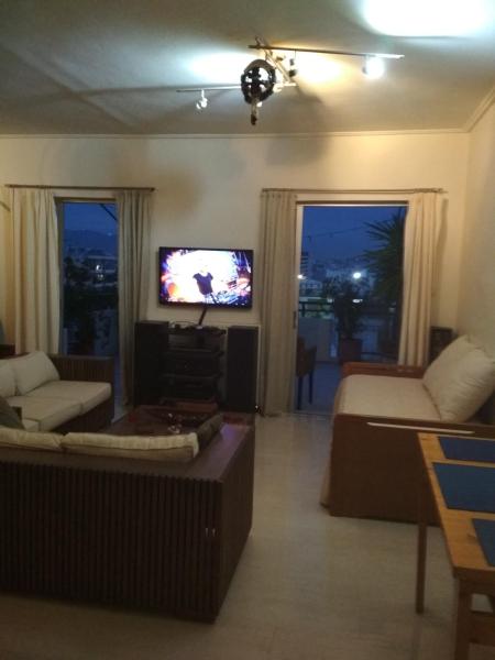 A la foto es mostra l'objecte George's Apartment situat a la ciutat de Atenes.