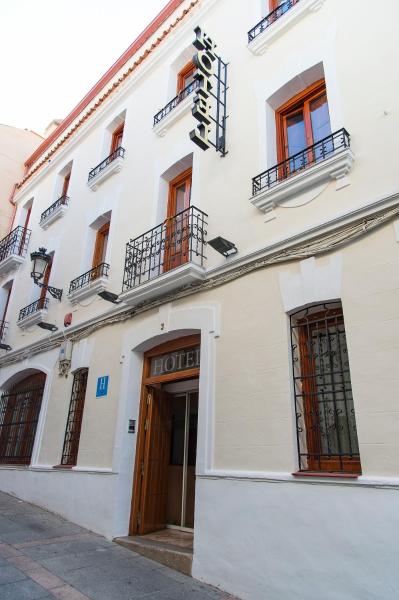 På bilden syns objektet Hotel Castilla som ligger i staden Cáceres.