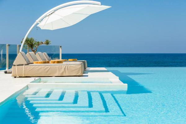 A la foto es mostra l'objecte La Casa di Mare, Luxury Beach Front Villa with Private Pool, Whirlpools & Sauna, By ThinkVilla situat a la ciutat de Skaleta.