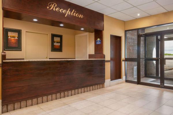 A la foto es mostra l'objecte Days Inn by Wyndham Renfrew Conference Centre situat a la ciutat de White Lake.