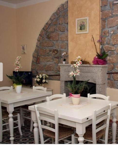 Auf dem Foto ist das Objekt Guest House Le Gemelle in der Stadt Luras zu sehen.