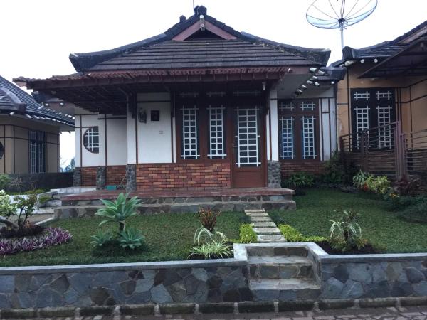 På bildet vises objektet Rumah Nagoya som ligger i byen Sindanglaya.