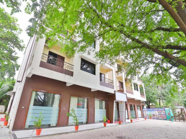 På bildet vises objektet Hotel Ambica som ligger i byen Valsad.