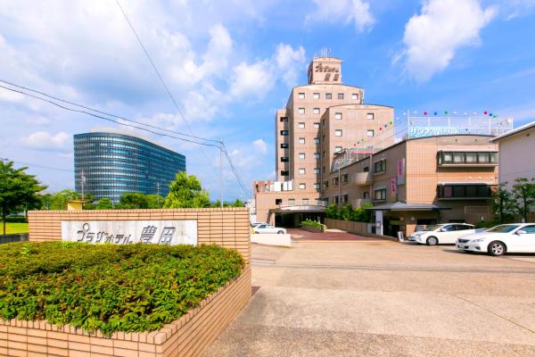 En la foto se muestra el objeto Plaza Hotel Toyota ubicado en la ciudad de Toyota.