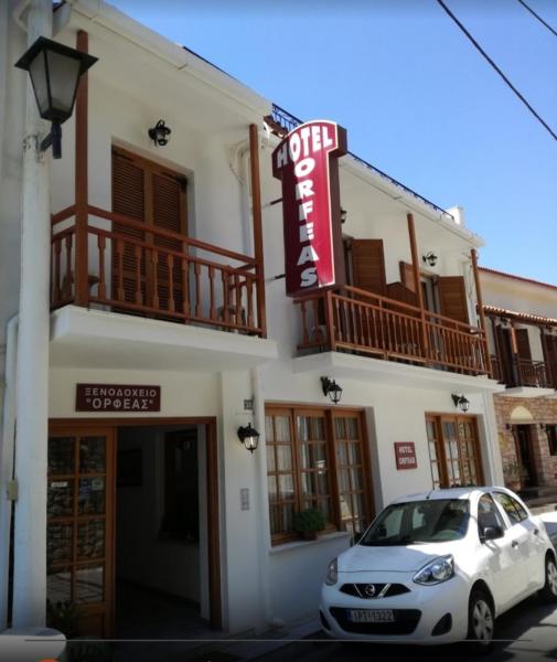 A la foto es mostra l'objecte Hotel Orfeas situat a la ciutat de Delfoi.