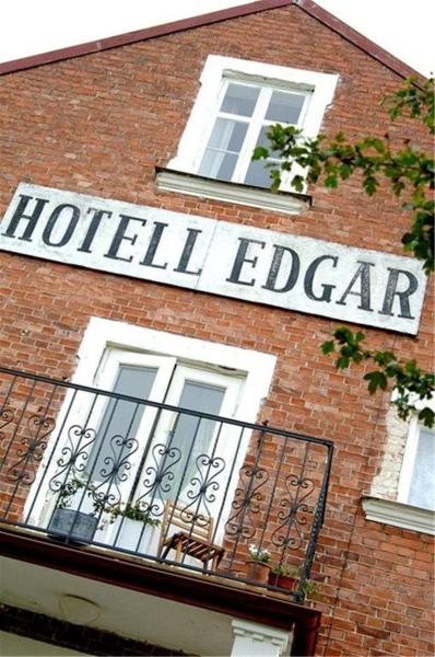 The photo shows the Hotell Edgar located in the city of Sölvesborg.