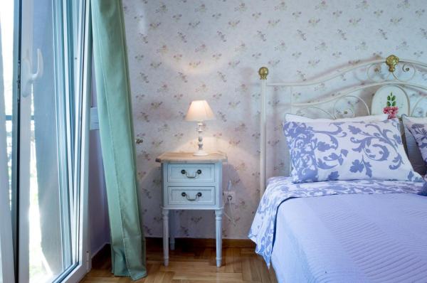 A la foto es mostra l'objecte THE HOUSE OF LAVENDER situat a la ciutat de Atenes.