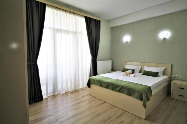 Heart of Tbilisi - modern 3 bedroom apartment, Tbilisi