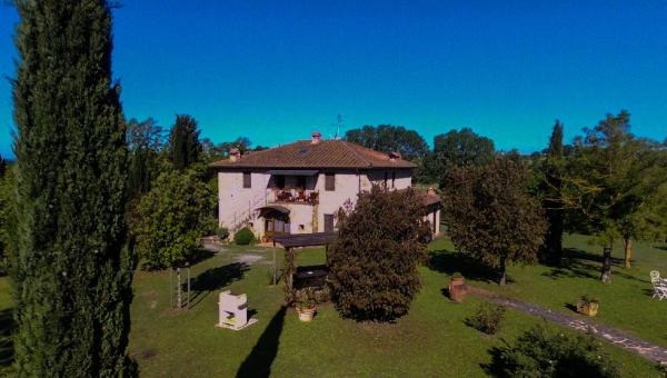 På billedet ses objektet La Casa Del Fattore beliggende i byen Acquaviva.