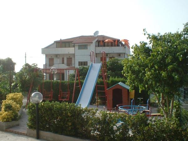 Na fotografii je vidět objekt Hotel Il Vulcano nacházející se ve městě Tropea.
