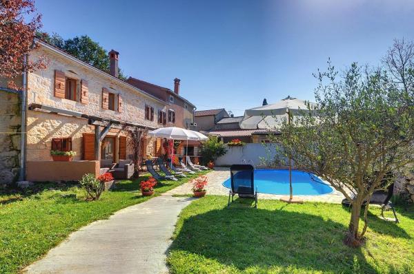 A la foto es mostra l'objecte Villa Katarina situat a la ciutat de Batlug.