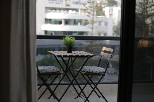 Na zdjęciu widoczny jest obiekt Ramallah Modern Apartment położony w mieście Ramallah.