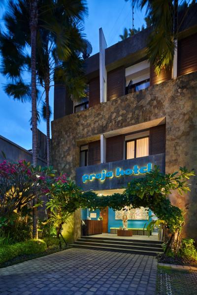 A la foto es mostra l'objecte Praja Hotel situat a la ciutat de Denpasar.