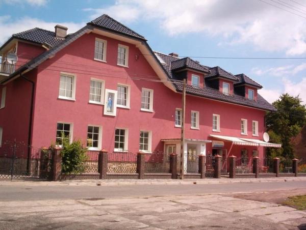 Na zdjęciu widoczny jest obiekt Gościniec ELLA INN Lipniki położony w mieście Nowina.