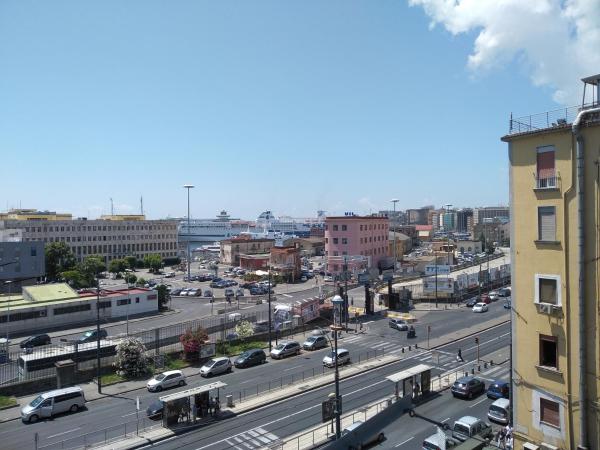 Na foto é possível ver o objeto Casa al Porto localizado na cidade de Naples.