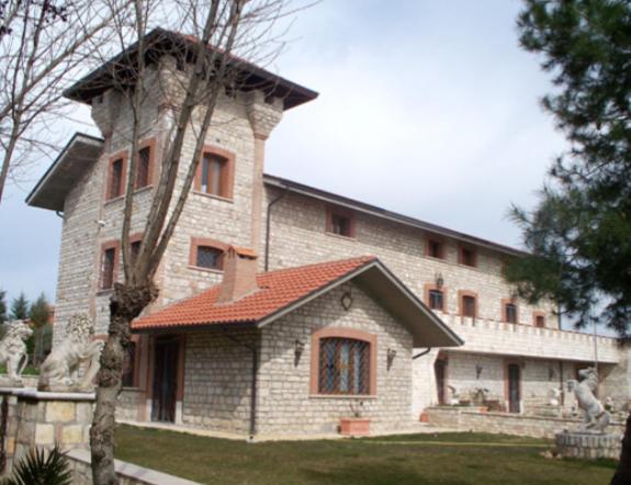 På billedet ses objektet IL Castello dei Templari beliggende i byen Pago Veiano.