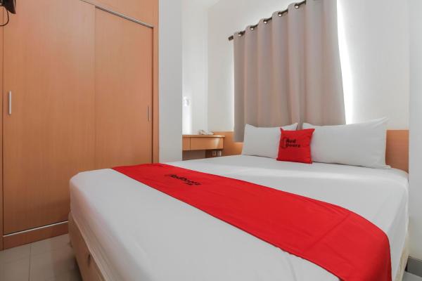 A la foto es mostra l'objecte RedDoorz Plus near Galaxy Bekasi situat a la ciutat de Cikunir Satu.