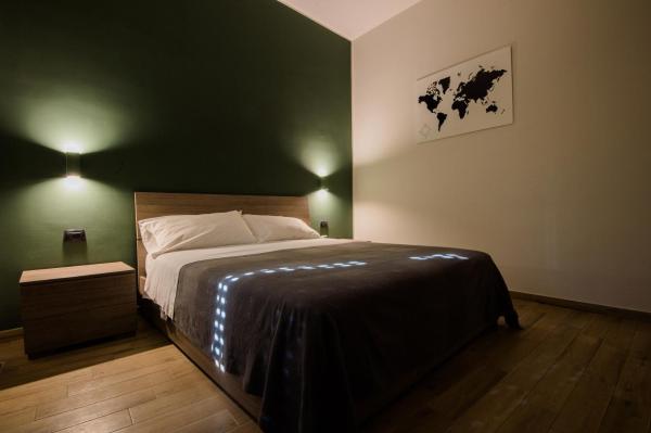 Na foto é possível ver o objeto Interno 10 Cavour localizado na cidade de Naples.