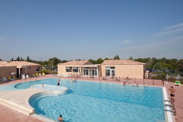 Na fotografii je vidět objekt Vacanceole - Residence les Demeures du Ventoux nacházející se ve městě Aubignan.
