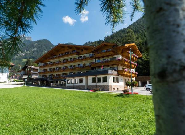 Nella foto è visibile l'oggetto Hotel Huber Hochland situato nella città di Maurach.
