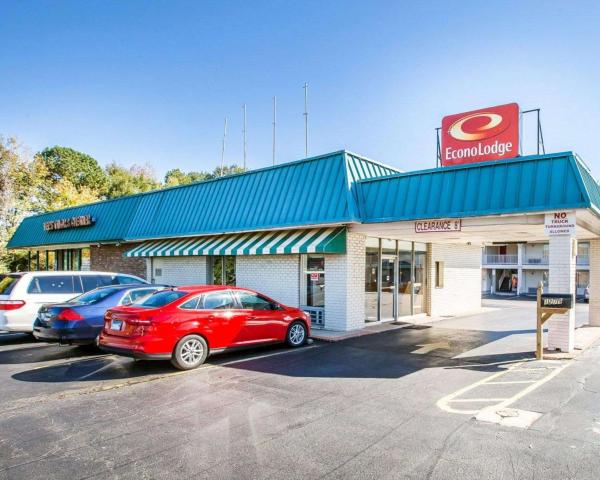 Na zdjęciu widoczny jest obiekt Econo Lodge McDonough South położony w mieście McDonough.