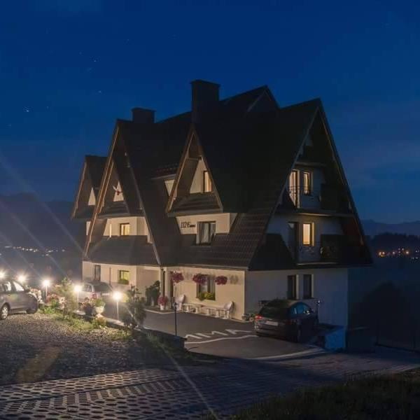 Nella foto è visibile l'oggetto Noclegi Emma - Pokoje Gościnne situato nella città di Gliczarów.