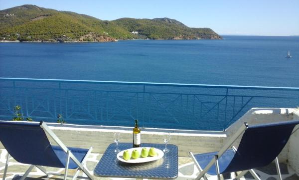 A la foto es mostra l'objecte Jenny's Sea View House situat a la ciutat de Poros.