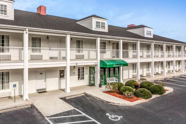 The photo shows the Quality Inn Lancaster located in the city of Fort Lawn.