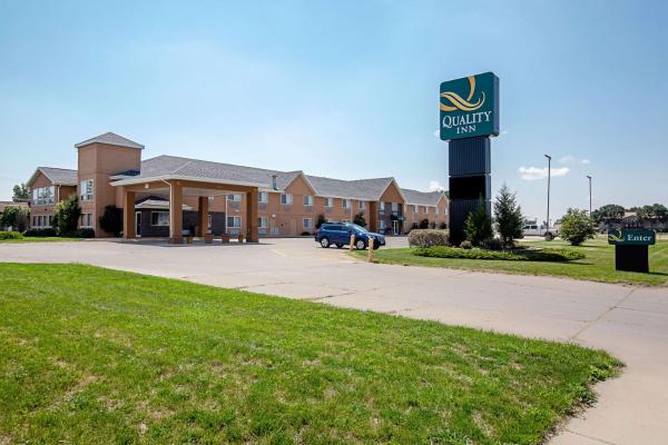 The photo shows the Quality Inn Huron located in the city of Huron.