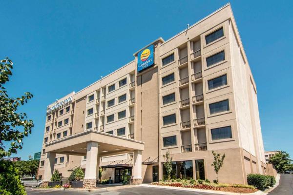 The photo shows the Comfort Inn Atlanta Downtown South located in the city of Atlanta.