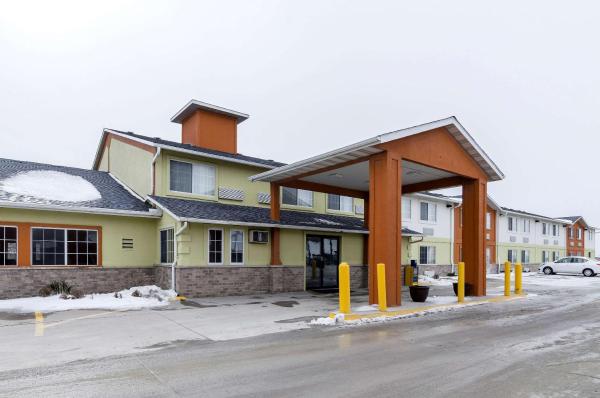 The photo shows the Quality Inn Osceola located in the city of Grand River.