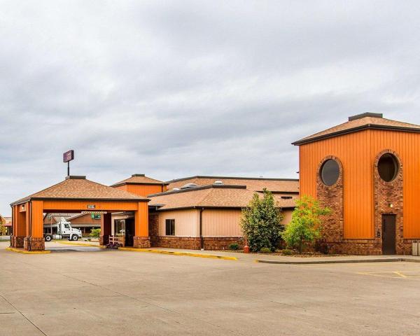 Na fotografii je vidět objekt Quality Inn & Suites nacházející se ve městě Marion.