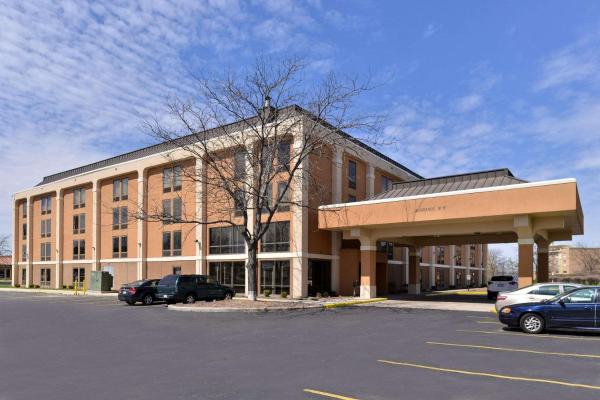 Na fotografii je vidět objekt Quality Inn & Suites Matteson near I-57 nacházející se ve městě Monee.