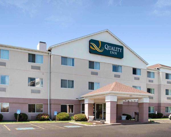 The photo shows the Quality Inn Brooklyn Center located in the city of Brooklyn Center.