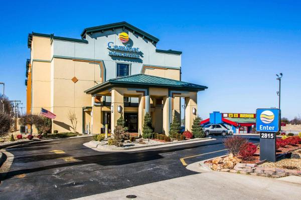 På billedet ses objektet Comfort Inn & Suites Springfield I-44 beliggende i byen Fair Grove.
