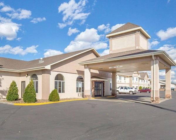 På billedet ses objektet FairBridge Inn & Suites Glendive beliggende i byen Glendive.