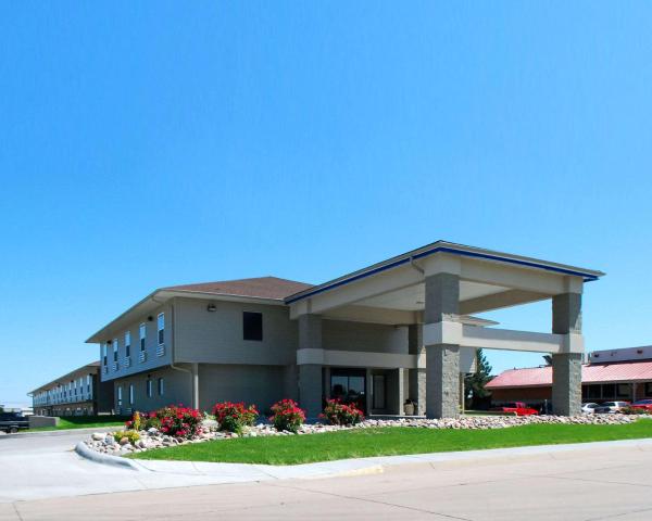 På bildet vises objektet Econo Lodge Inn & Suites som ligger i byen Kearney.