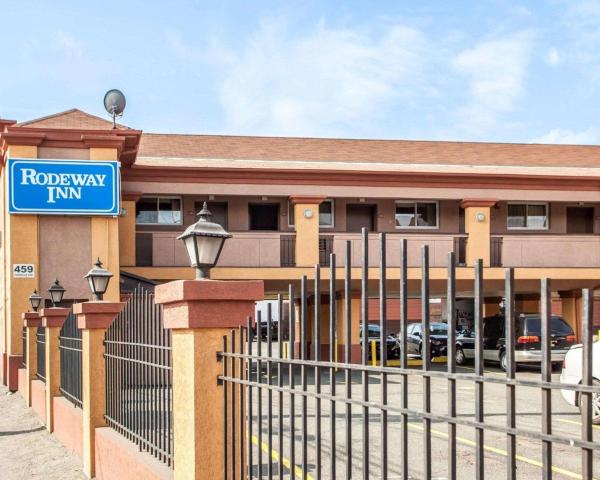 The photo shows the Rodeway Inn Jersey City North located in the city of Croxton.