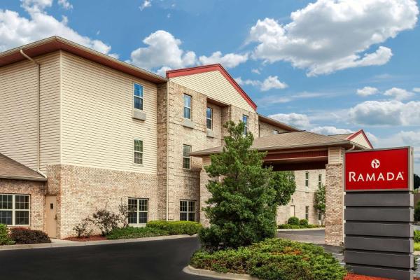 A la foto es mostra l'objecte Ramada by Wyndham Sellersburg/Louisville North situat a la ciutat de Charlestown.
