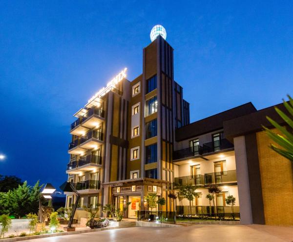 En la foto se muestra el objeto HOTEL FINIX CASINO ubicado en la ciudad de Kulata.