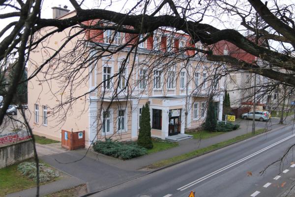 På billedet ses objektet Hotel Polonia beliggende i byen Chojnice.